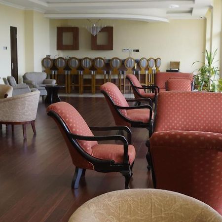 The White Rhino Hotel نيري المظهر الخارجي الصورة