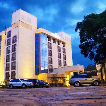 The White Rhino Hotel نيري المظهر الخارجي الصورة