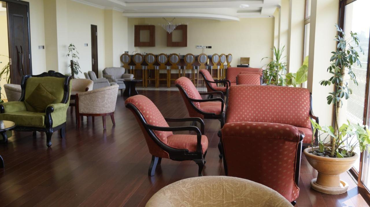 The White Rhino Hotel نيري المظهر الخارجي الصورة