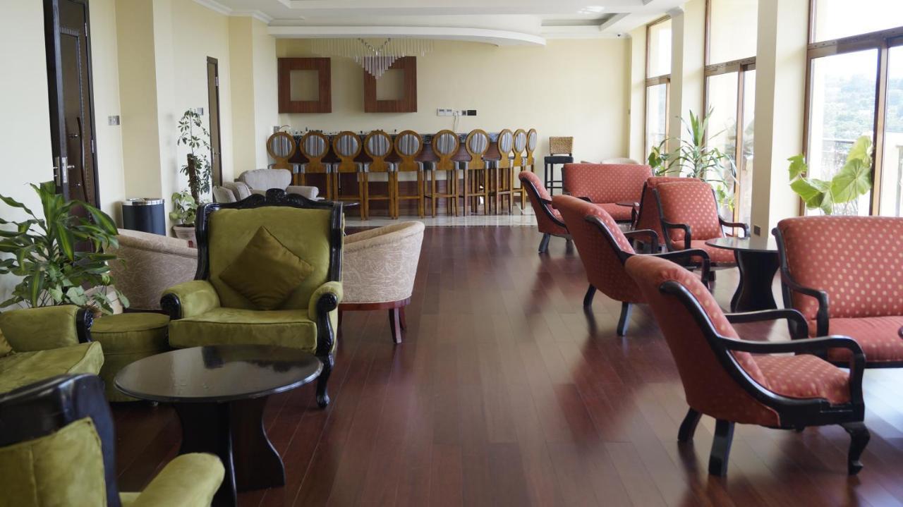 The White Rhino Hotel نيري المظهر الخارجي الصورة