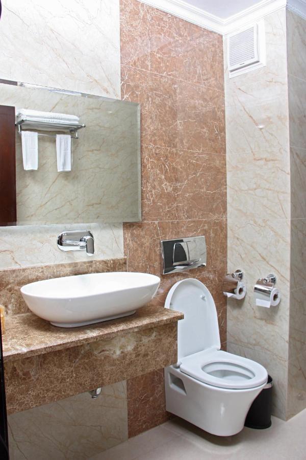 The White Rhino Hotel نيري المظهر الخارجي الصورة