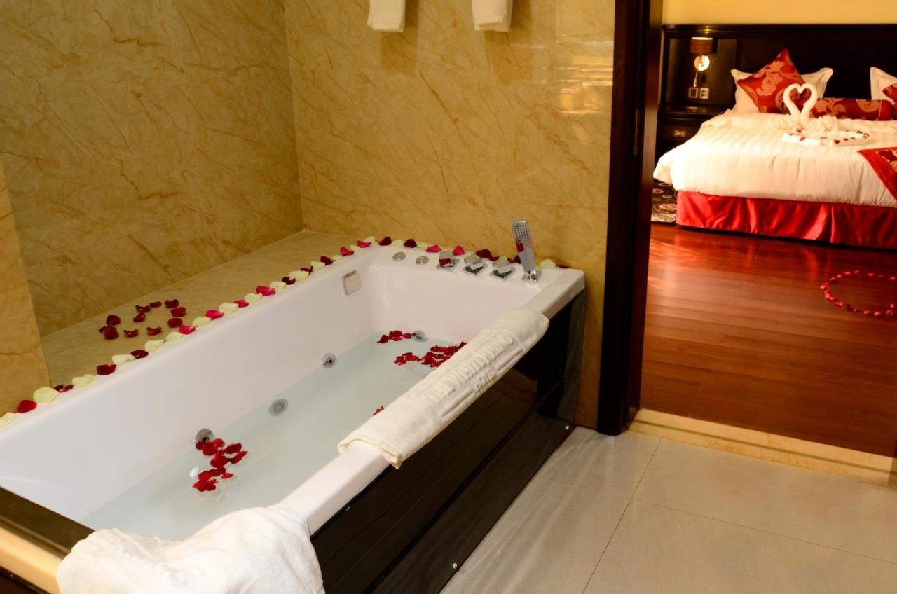 The White Rhino Hotel نيري المظهر الخارجي الصورة