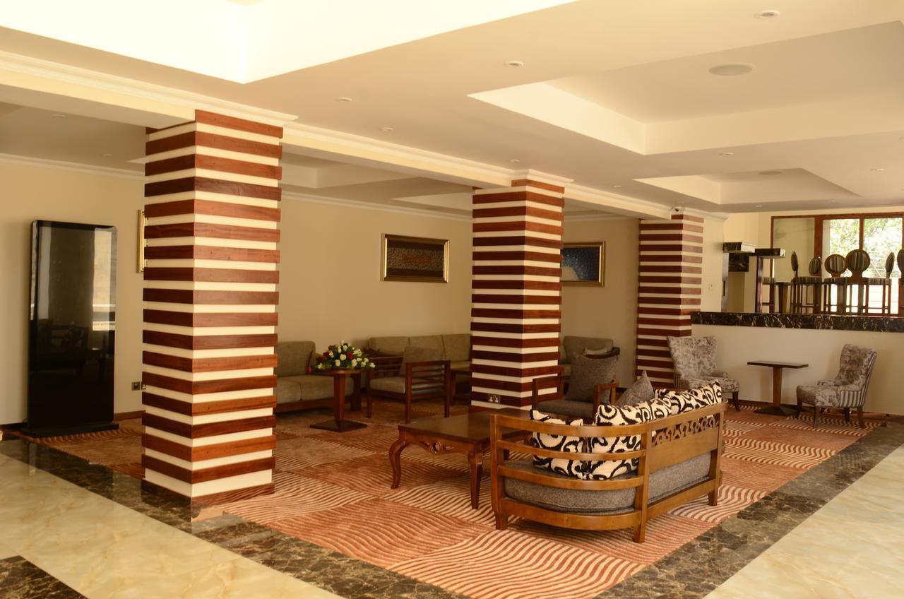 The White Rhino Hotel نيري المظهر الخارجي الصورة