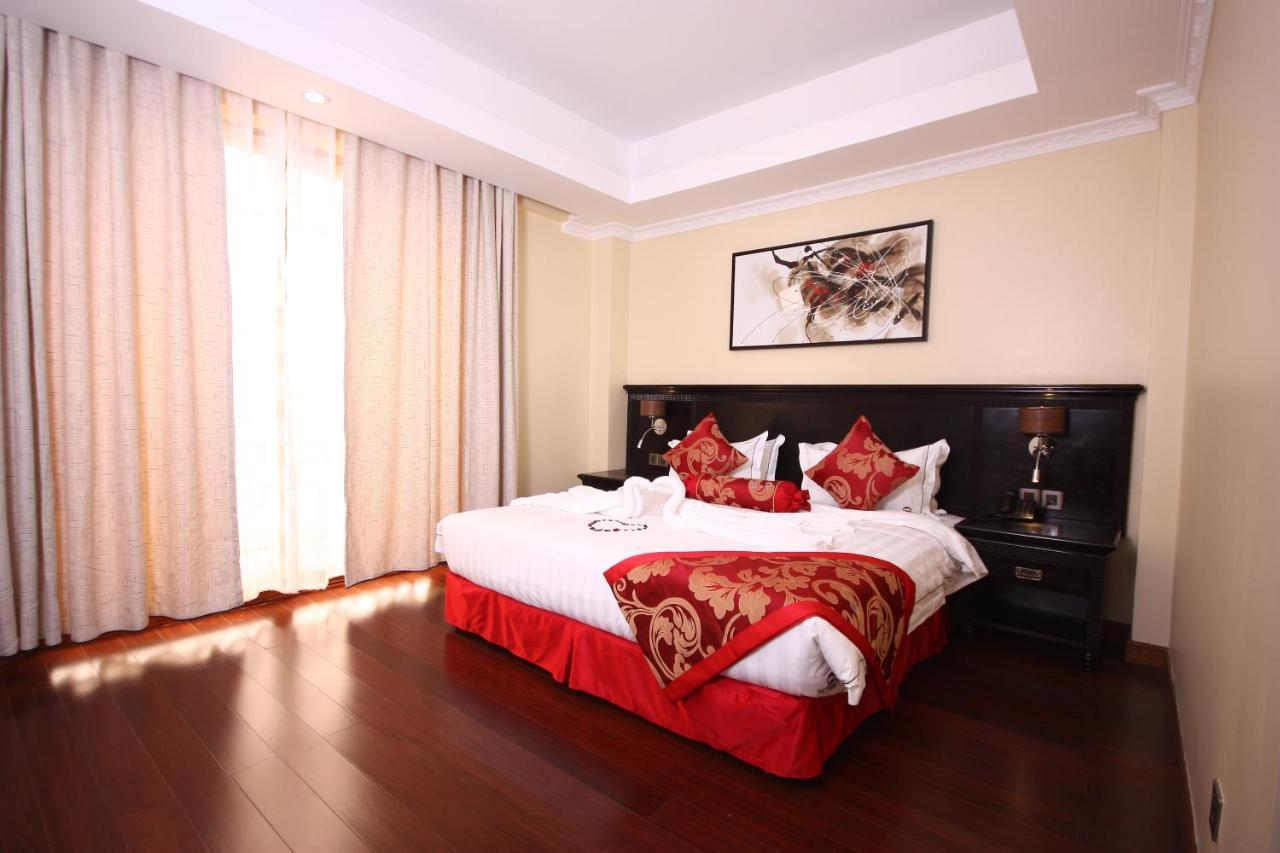 The White Rhino Hotel نيري المظهر الخارجي الصورة
