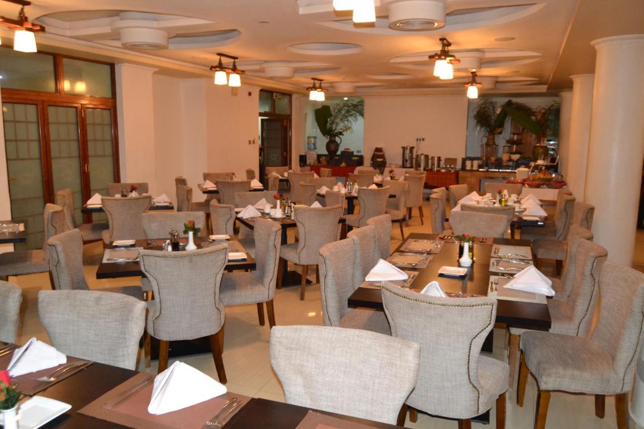 The White Rhino Hotel نيري المظهر الخارجي الصورة