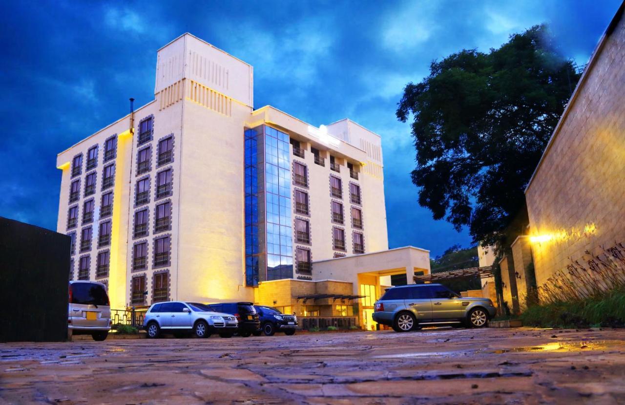 The White Rhino Hotel نيري المظهر الخارجي الصورة