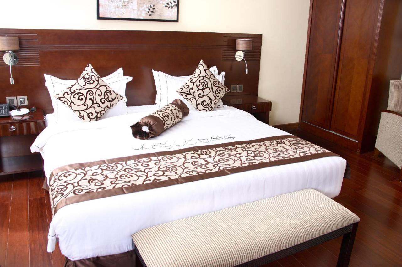 The White Rhino Hotel نيري المظهر الخارجي الصورة