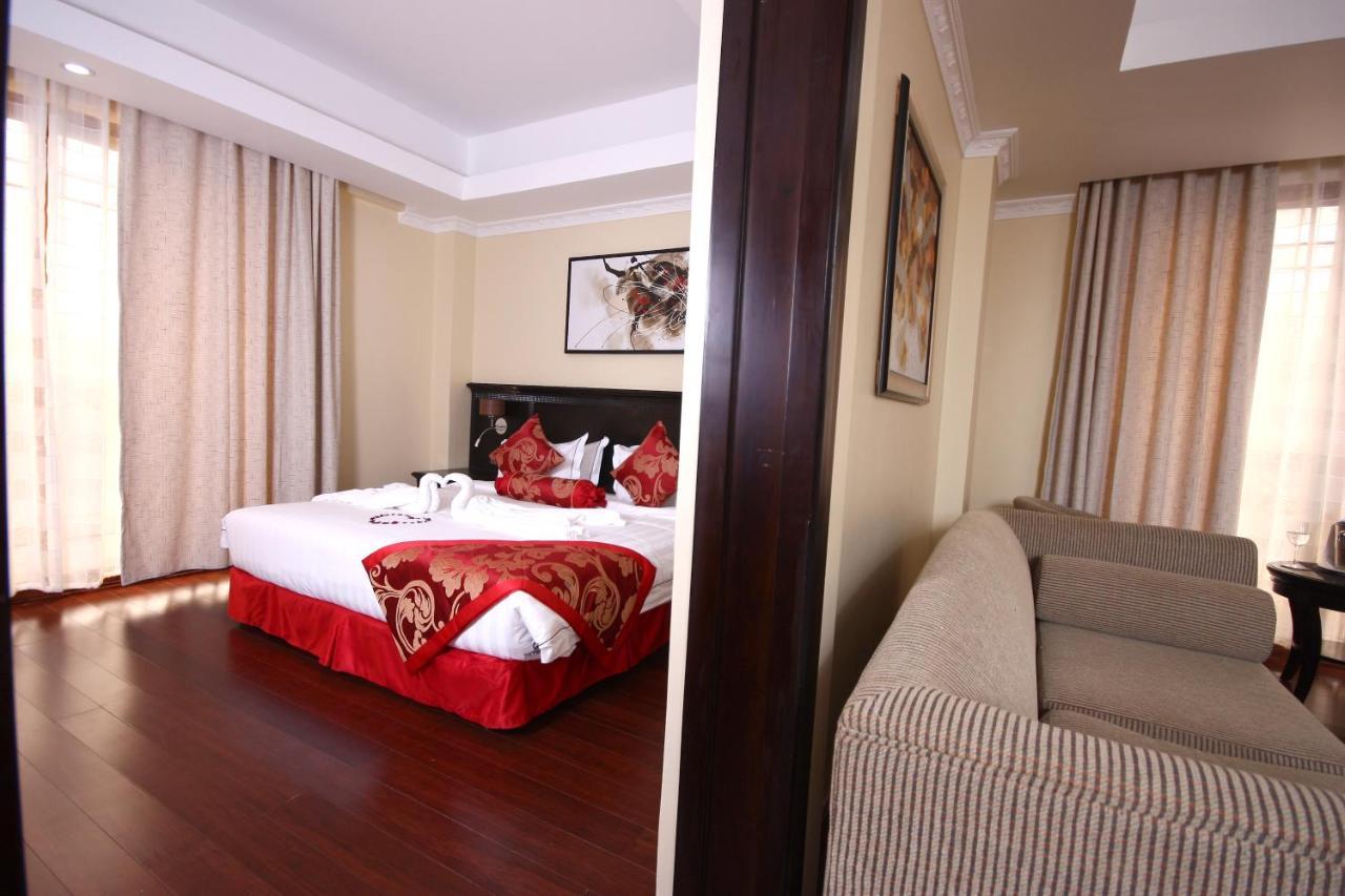 The White Rhino Hotel نيري المظهر الخارجي الصورة