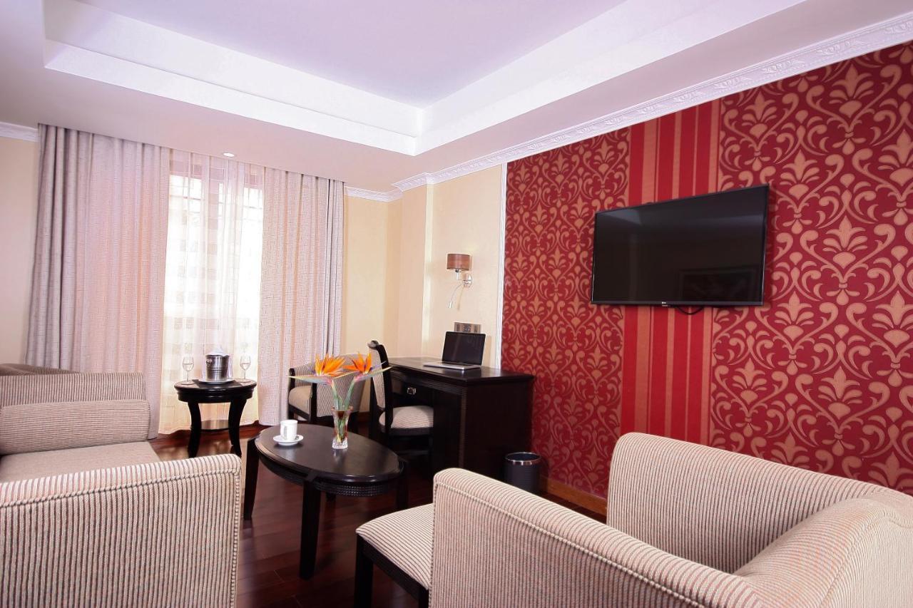 The White Rhino Hotel نيري المظهر الخارجي الصورة